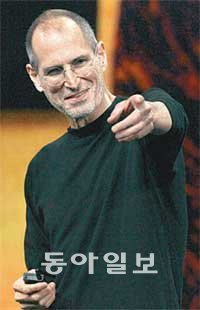 올 9월 샌프란시스코에서 열린 한 뮤직이벤트에 참석해 청중을 상대로 연설하는 스티브 잡스. 동아일보 자료 사진