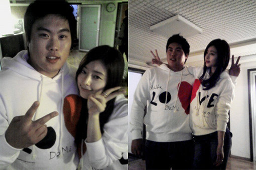 김태균 결혼식 축가를 부르는 류현진과 홍수아.