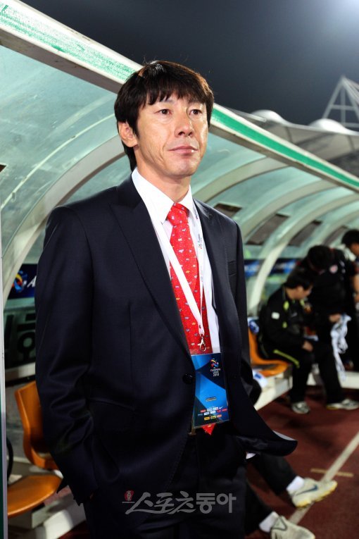 데뷔 첫해 정규리그와 FA컵 준우승에 이어 올해 정규리그 3위, 아시아 챔피언스리그 결승 진출에 성공한 성남 일화 신태용 감독의 지도력이 새롭게 주목받고 있다.  스포츠동아DB