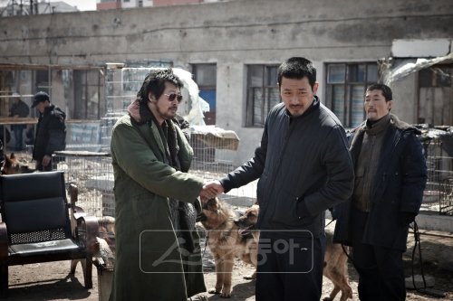 2010년판 ‘추격자’로 불리는 ‘황해’. 이번에도 김윤석(왼쪽)이 쫓고, 하정우가 쫓긴다.