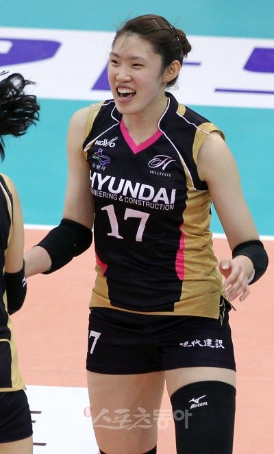 박슬기의 미소 12일 수원실내체육관에서 열린 흥국생명과의 V리그 여자부 경기에서 현대건설 박슬기가 공격 포인트를 올린 뒤 환호하고 있다
