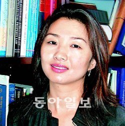 미국 하버드대 법대에서 동양계 여성으로는 처음으로 종신교수에 임용된 석지영 교수는 “인생의 여러 전환점 가운데 하나”라며 “아직 내 인생을 평가받기에는 이르다”고 말했다.