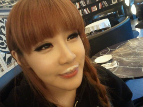 투애니원 박봄.