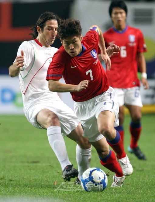 ‘캡틴’ 박지성의 발에 아시안컵 우승이 달려있다. 조광래 축구대표팀 감독은 박주영의 갑작스런 부상에 다시 한번 박지성의 리더십을 강조했다. 스포츠동아 DB