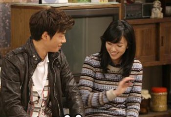지난 3월 종영한 SBS 드라마 '그대 웃어요'에서 커플로 출연했던 배우 이천희(31)와 전혜진(22)이 내년 3월 결혼한다.