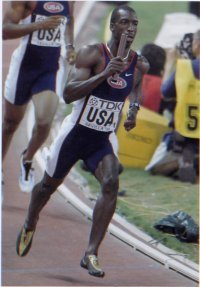 육상 남자 400m 세계 기록 보유자인 마이클 존슨.