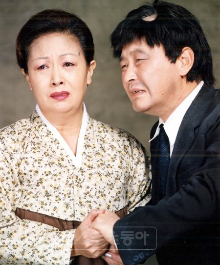 2001년 신파극으로 감동을 재연한 ‘여로’의 태현실과 장욱제 (왼쪽부터). 스포츠동아DB