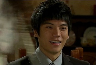 SBS 인기드라마 ‘시크릿 가든’에서 주인공 김주원(현빈)의 비서로 출연 중인 김성오가 요즘 ‘미친 존재감’으로 시청자들에게 큰 사랑을 받고 있다.