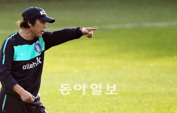 51년만의 아시안컵 정상 탈환에 도전하는 축구대표팀의 조광래 감독.