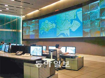 싱가포르 육상교통청(LTA)의 지능형 교통망 시스템. 700여 개의 폐쇄회로를 통해 싱가포르 전체 교통망을 관리하는 이 시스템은 컴퓨터가 차량 움직임을 실시간으로 인지해 대응한다. 사진 제공 LTA
