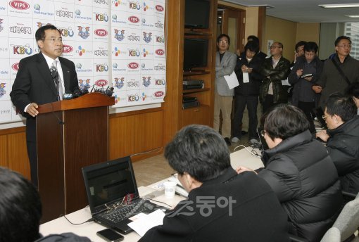 ‘제9구단 탄생의 공감대가 형성됐습니다.’ KBO 이상일 사무총장이 11일 서울 도곡동 야구회관에서 굵직한 현안이 걸려있어 귀추가 주목됐던 이사회 결과를 발표하고 있다.