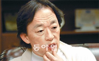 정명훈 서울시립교향악단 예술감독은 인터뷰 말미에 14일 연주할 말러 교향곡 4번에 대한 소개를 잊지 않았다. 그는 “3악장에선 하늘에 있는 어머니가 지상의 아이들을 보면서 ‘잘하고 있구나’ 하고 미소를 보내는 듯하다”며 ‘천국을 맛볼 수 있는 교향곡’이라고 말했다. 사진 제공 서울시립교향악단