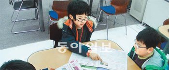 초중학생 겨울방학은 영자신문을 통해 영어 실력을 높일 좋은 기회다. 사진 제공 YBM