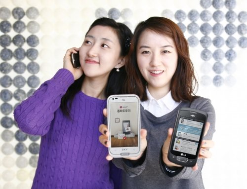 LG유플러스는 통신업계 최초로 착신전환, 자동응답 등 통화 편의서비스를 원클릭으로 이용할 수 있는 ‘통화도우미’ 애플리케이션을 출시했다.