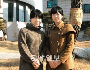 이번 의료국가고시에서 나란히 전국 수석을 차지한 윤선아 씨(왼쪽)와 임수진 씨. 사진 제공 대구보건대