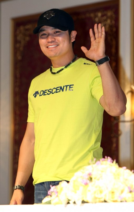 추신수가 19일 클리블랜드와 1년간 연봉 397만5000 달러에 도장을 찍었다. 구단에겐 명분을 주고, 자신은 실리를 챙긴 추신수의 연봉 대박행진은 이제부터 시작이다. 스포츠동아DB.