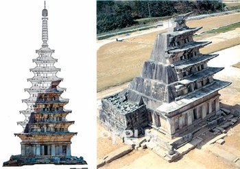 전북 익산시 미륵사터 석탑은 원래 9층이었다(위). 그러나 조선시대 이후 서쪽남쪽 북쪽면이 무너져 내렸고 일제강점기 추가 붕괴를 막기 위해 콘크리트를덧씌워 놓았다(아래).사진 제공 국립문화재연구소·익산시