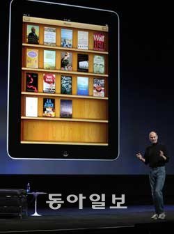 애플의 최고경영자 스티브 잡스는 혁신의 대가다. 그가 주도하는 애플의 혁신에는 ‘다르게 생각하라(Think Different)’라는 모토가 깔려 있다. 저자는 ‘넘버 원’을 넘어 ‘온리 원(Only One)’이 되기 위해선 새로운 눈으로 세상을 바라봐야 한다고 말한다. 동아일보 자료 사진