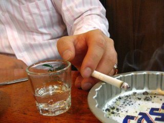 새해 흡연에 대한 결심이 흐트러지는 시기다. 흡연을 심각한 질병이라는 관점으로 접근하지 않는다면 금연은 요원한 일이 된다. 동아일보 자료사진