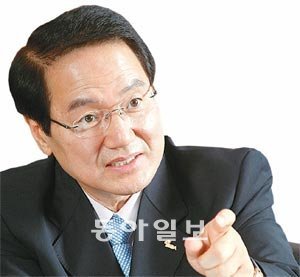 구기찬 행정공제회 이사장은 “올해 국내 증시가 몇 차례 조정을 받으면서 ‘계단식 상승’을 보일 것”이라며 “원자재 부동산 같은 실물자산 투자도 늘릴 계획”이라고 말했다. 사진 제공 행정공제회