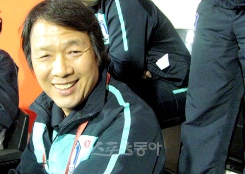 “알고 보면 나도 부드러운 남자”우즈베키스탄과의 아시안 컵 3, 4위 전을 앞둔 조광래 국가대표팀 감독. 스포츠동아DB