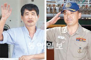 손흔드는 주얼리호 조리장… 임무 마친 최영함 함장 31일 오만 무스카트의 술탄 까부스 항에 정박한 삼호주얼리호에서 정상현 조리장이 기자들에게 손을 흔들어 보이고 있다(왼쪽 사진). 삼호주얼리호와 함께 정박한 최영함의 조영주 함장이 부두에서 기자회견에 앞서 경례하고 있다. 무스카트=전영한 기자 scoopjyh@donga.com