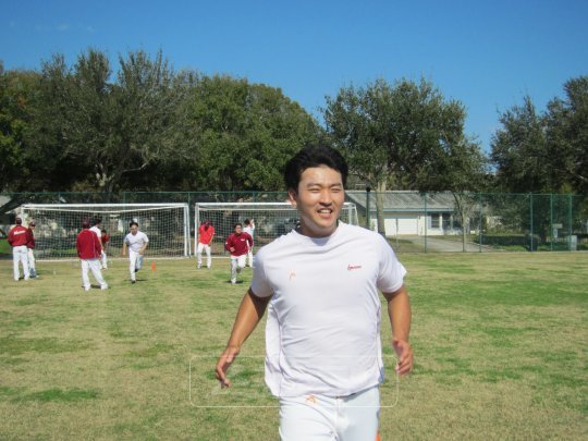 플로리다 전훈캠프에서 바람을 가르며 러닝 훈련을 하고 있는 넥센 김성태. 그는 ‘유리몸’을 노력으로 극복하겠다는 의지를 갖고 있다.