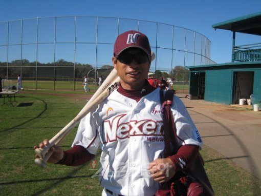 불혹을 바라보는 넥센 송지만. 하지만 후배들이 “신체 나이는 22세”라고 혀를 내두를 만큼 강철 체력을 자랑한다. 새 시즌 포부 또한 원대할 수밖에 없다.