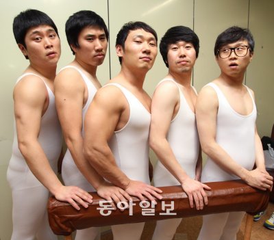 KBS2 개그콘서트 ‘발레리NO’팀(왼쪽부터 김장군, 정태호, 이승윤, 양선일, 박성광) 사진=국경원 기자 onecut@donga.com