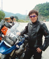 트위터 등을 통해 젊은 세대와 꾸준히 소통해온 배우 김갑수는 일명 ‘갑본좌’로 불리며 제2의 전성기를 누리고 있다.