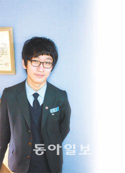 경기 죽전고 2학년 김동건 군(18)은 “작은 목표를 세우고 하나씩 이루다 보니 자신감이 붙어 열심히 공부하게 됐다”고 말했다.