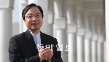 평화와 화해야말로 이슬람교의 근본적인 가르침이라고 강조하는 한국 이슬람교 서울 중앙성원의 이주화 이맘. 이종승 기자 urisesang@donga.com