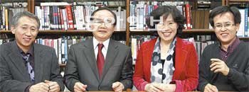 탈북자 출신 박사 4명의 대담은 3시간 넘게 이어졌다. 왼쪽부터 박수현 안찬일 이애란 김병욱 박사. 이들은 “북한에 급격한 변화의 바람이 불 때를 대비해 탈북자들을 잘 교육시키고 활용해야 한다”고 입을 모았다. 김재명 기자 base@donga.com