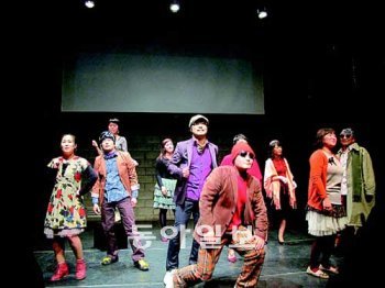 시민연극교실 수요일반의 ‘고백, 오 마이 갓’ 공연 장면. 서영수 전문기자 uki@donga.com