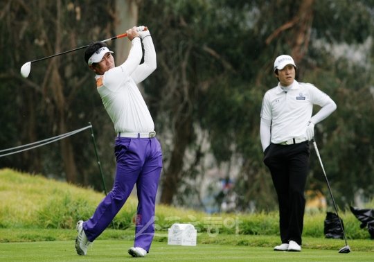 양용은(左)과 김경태(友). 스포츠동아DB