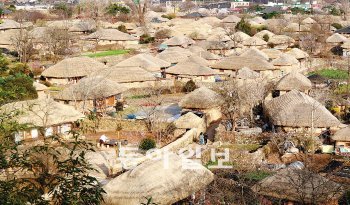 민속마을로 유명한 전남 순천시 낙안읍성을 유네스코 세계유산 잠정목록에 등재하는 방안이 추진된다. 동아일보 DB