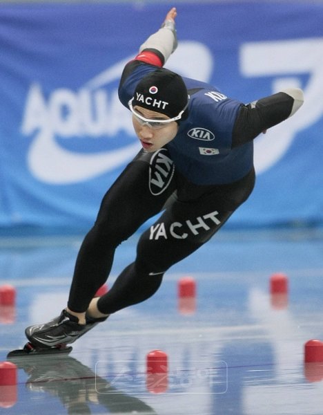 한국 스피드스케이팅 간판 스타들이 독일 인젤에서 열리는 종목별 세계선수권에서 정상에 도전한다. 2007년과 2009년, 두 번에 걸쳐 세계선수권대회 500m에서 우승했던 이강석도 다시 한번 패권을 노린다. 스포츠동아DB