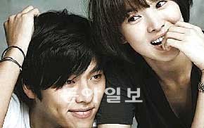2008년 KBS2 드라마 ‘그들이 사는 세상’에 함께 출연했을 때의 현빈(왼쪽)과 송혜교 씨. 동아일보 DB
