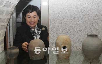 김순진 놀부NBG 회장이 9일 수라온 반포점에서 직접 수집해 전시한 전통공예품을 설명하고 있다. 1987년부터 전국 곳곳을 다니며 모은 공예품은 5500여 점에 이른다. 김동주 기자 zoo@donga.com