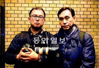 후쿠시마 원자력발전소 폭발사고를 취재하고 있는 본보 황태훈(오른쪽), 원대연 기자.
