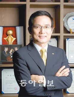 자격증·공무원 전문교육기업 ㈜에듀윌의 양형남 대표는 “19년 동안 교육 분야에 종사하면서 소비자의 요구를 파악하고 이를 충족시키기 위해 과감한 투자를 한 것이 성장의 비결”이라고 말했다. ㈜에듀윌 제공