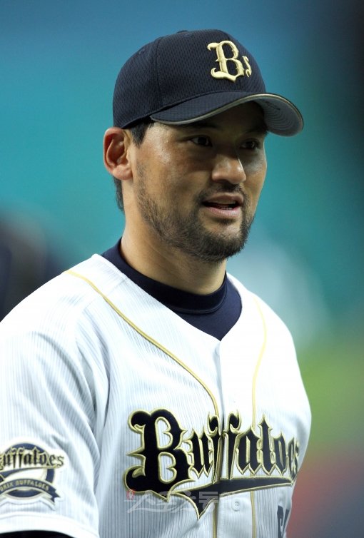 과연 박찬호는 메이저리그 아시아 최다승 투수의 위용을 일본야구에서도 보여줄 수 있을까? 기대와 우려가 교차하는 가운데 SK 김성근 감독은 스포츠동아의 연속사진을 보고 투구폼이 스피드 저하의 한 요인이라고 간파했다. 스포츠동아DB