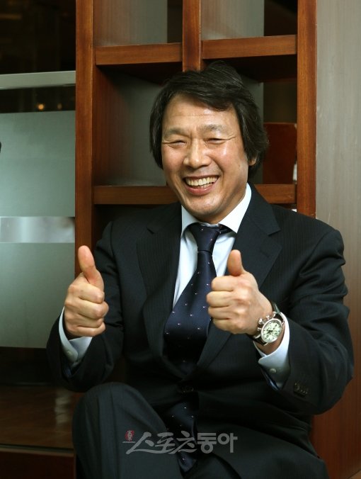 스포츠동아 창간 3주년 기념 특별 인터뷰를 가진 조광래 감독은 이기고 지고의 경기 결과 보다는 내용이 마음에 들지 않으면 심한 
스트레스를 받는다고 털어놓았다.