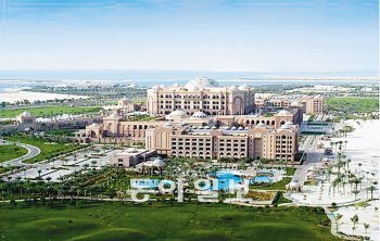 캠핀스키그룹이 아랍에미레이트(UAE) 아부다비에 지은 최고급 호텔 ‘에미레이트 팰리스 호텔’의 전경.