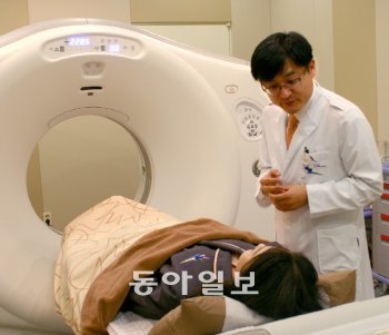 차움이 도입한 ‘최저선량 CT장비’를 통해 환자가 검진을 받고 있다. 차움 제공