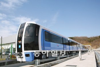 30일부터 본격 운행에 들어가는 부산도시철도 4호선 무인경전철. 부산교통공사 제공