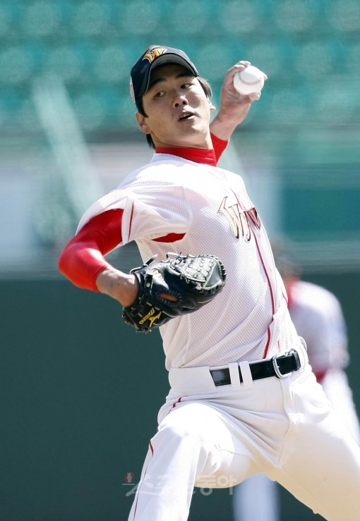 SK에서 김광현은 언제나 핵심 전력이었다. 그러나 올시즌은 절대적 핵심 전력이라는 평가다. 김광현의 성적에 SK의 희비가 엇갈릴 것이라는 평가까지 나온다. 스포츠동아DB