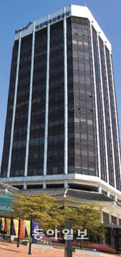 서울 송파구 올림픽로 올림픽회관에 본사를 둔 국민체육진흥공단은 국민체육 재정을 뒷받침한다. 국민체육진흥공단 제공