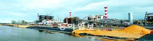 한국광물자원공사 등 한국 기업 컨소시엄이 참여한 마다가스카르 암바토비 광산의 니켈 제련 플랜트. 암바토비 광산은 세계 3대 니켈광산 중 하나다. 다국적 컨소시엄이 참여한 이 프로젝트에서 한국은 27.5%의 지분을 확보했다. 한국광물자원공사 제공