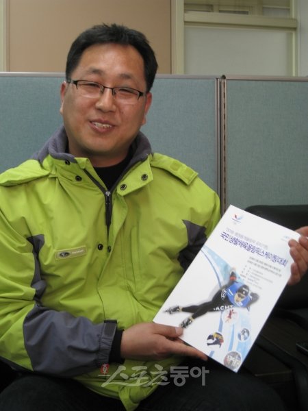 지난달 26일과 이달 3일 서울 공릉동 태릉국제스케이트장에서 평창 동계 올림픽 유치를 기원하는 생활 체육 스케이팅 대회가 성황리에 열렸다. 대회를 주관한 전국스케이팅연합회 이태환 처장.